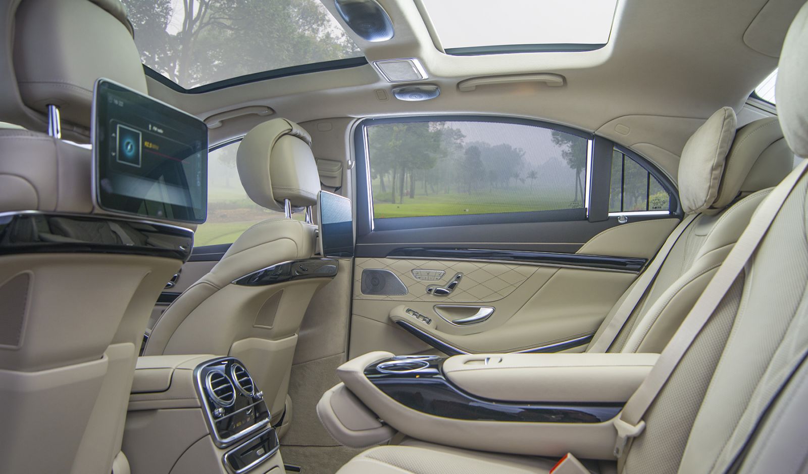 Khoang xe Mercedes-Benz S 450 L