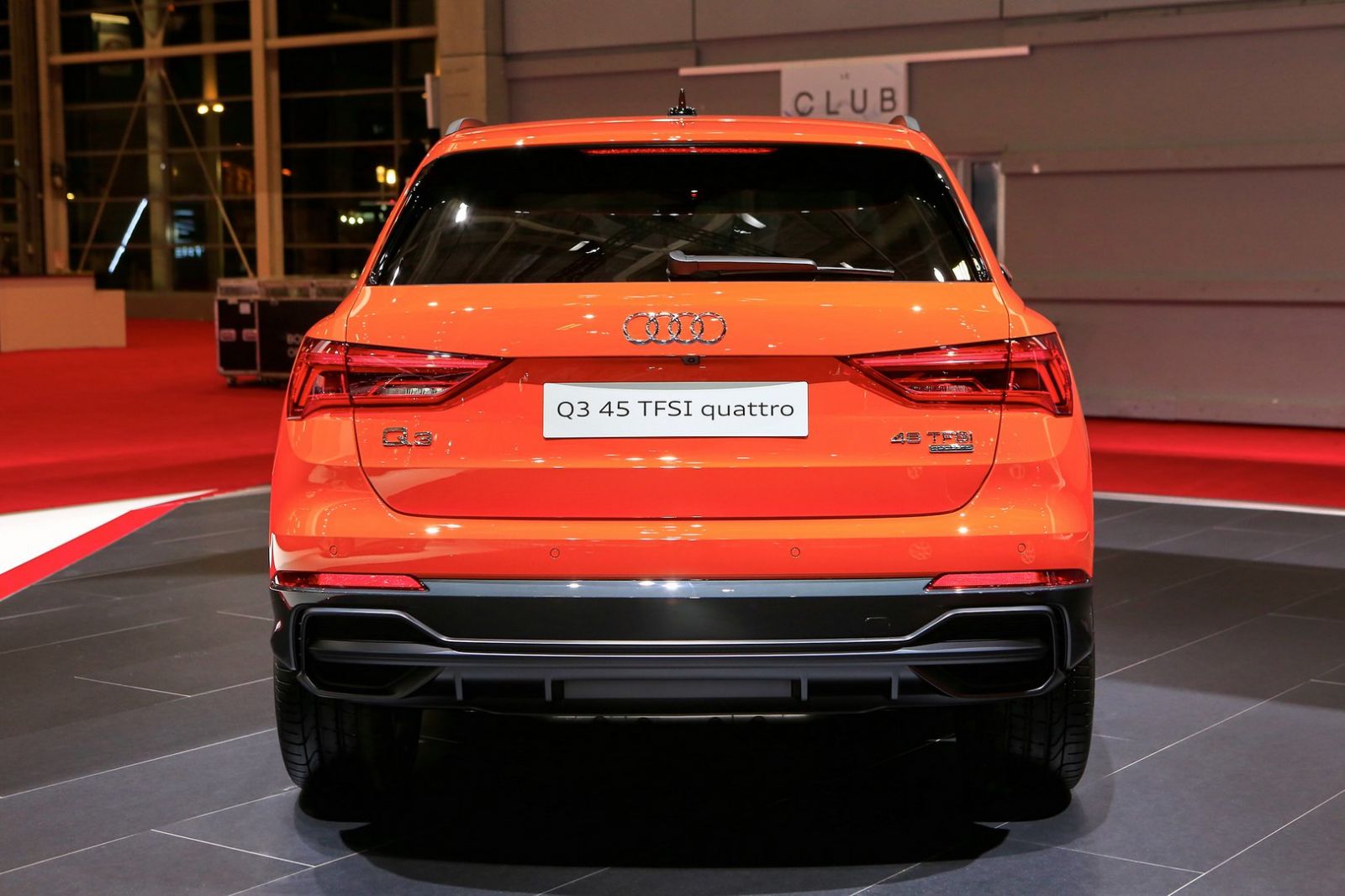 Đuôi xe Audi Q3 2019 được làm lại góc cạnh hơn