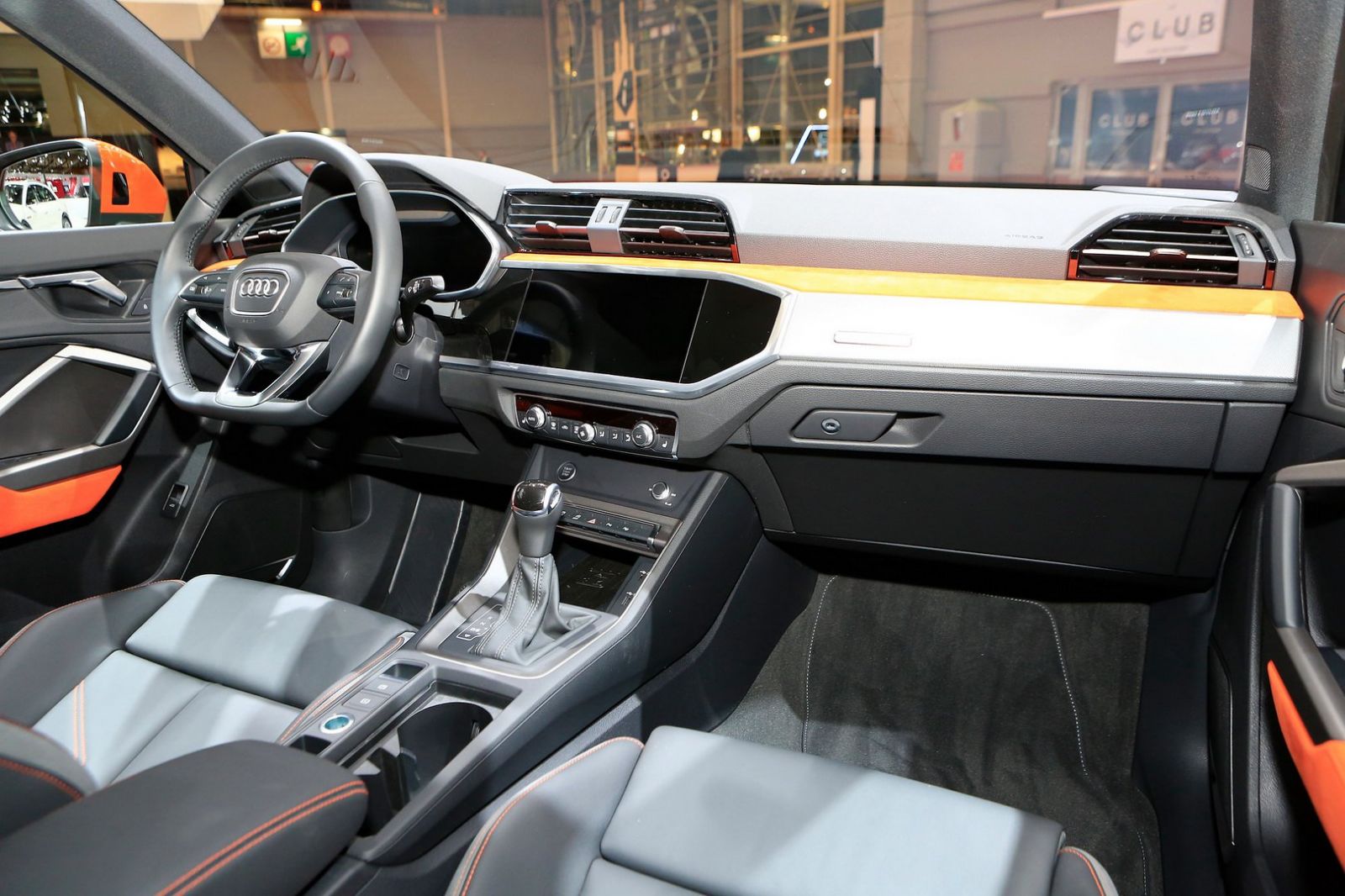 Thiết kế hàng ghế trước Audi Q3 2019