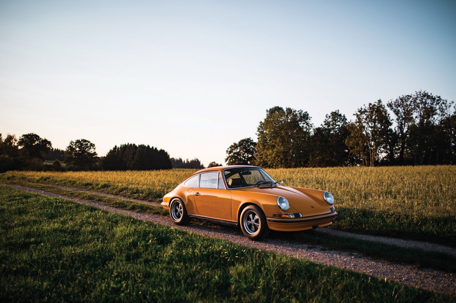 Chỉ có 4 nguyên mâu của xe Porsche 911 Carrera RS 2.7 