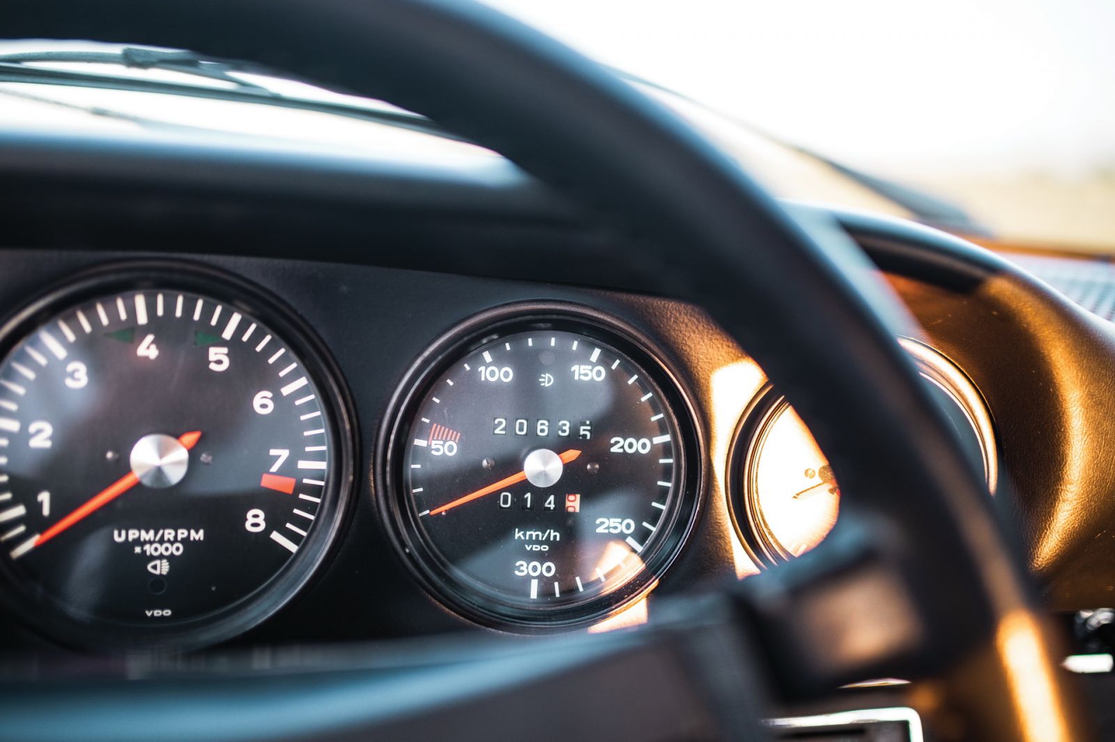 Đồng hồ xe Porsche 911 Carrera RS 2.7 mới chỉ ở mức 2 vạn km