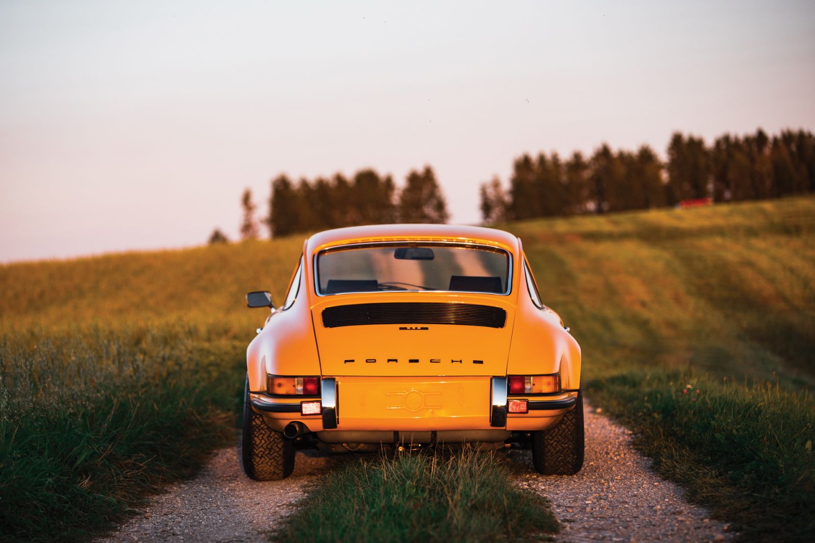 Thiết kế phía sau xe Porsche 911 Carrera RS 2.7 