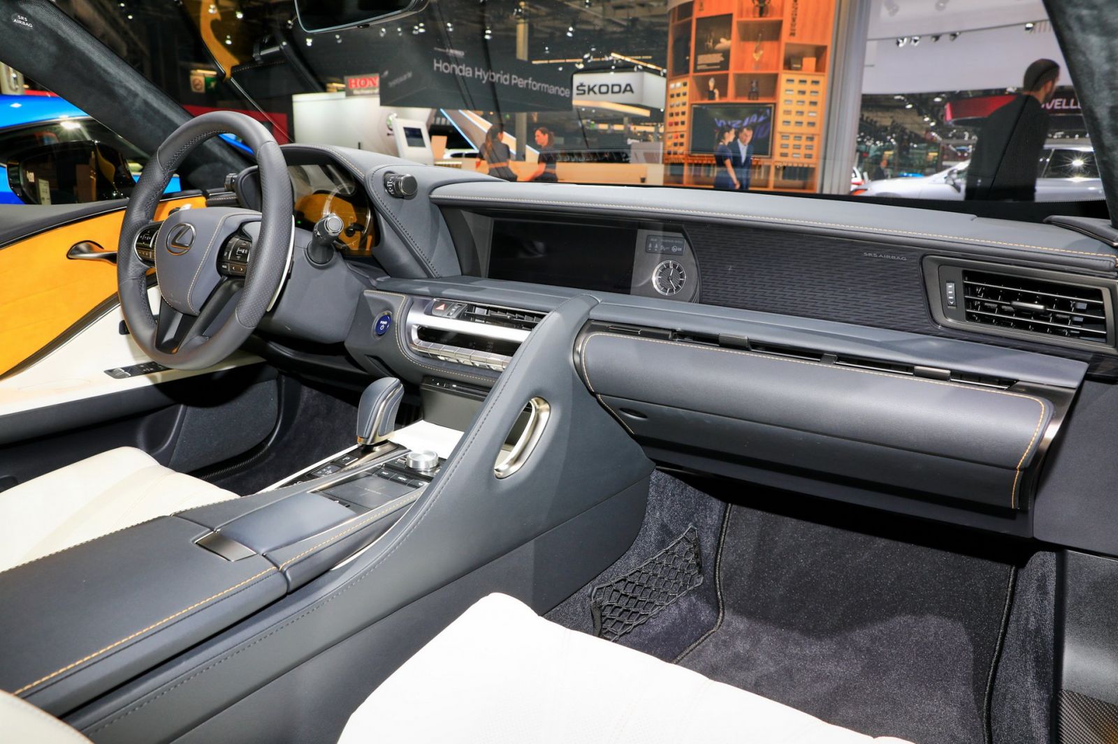 Thiết kế cabin xe Lexus LC 500h