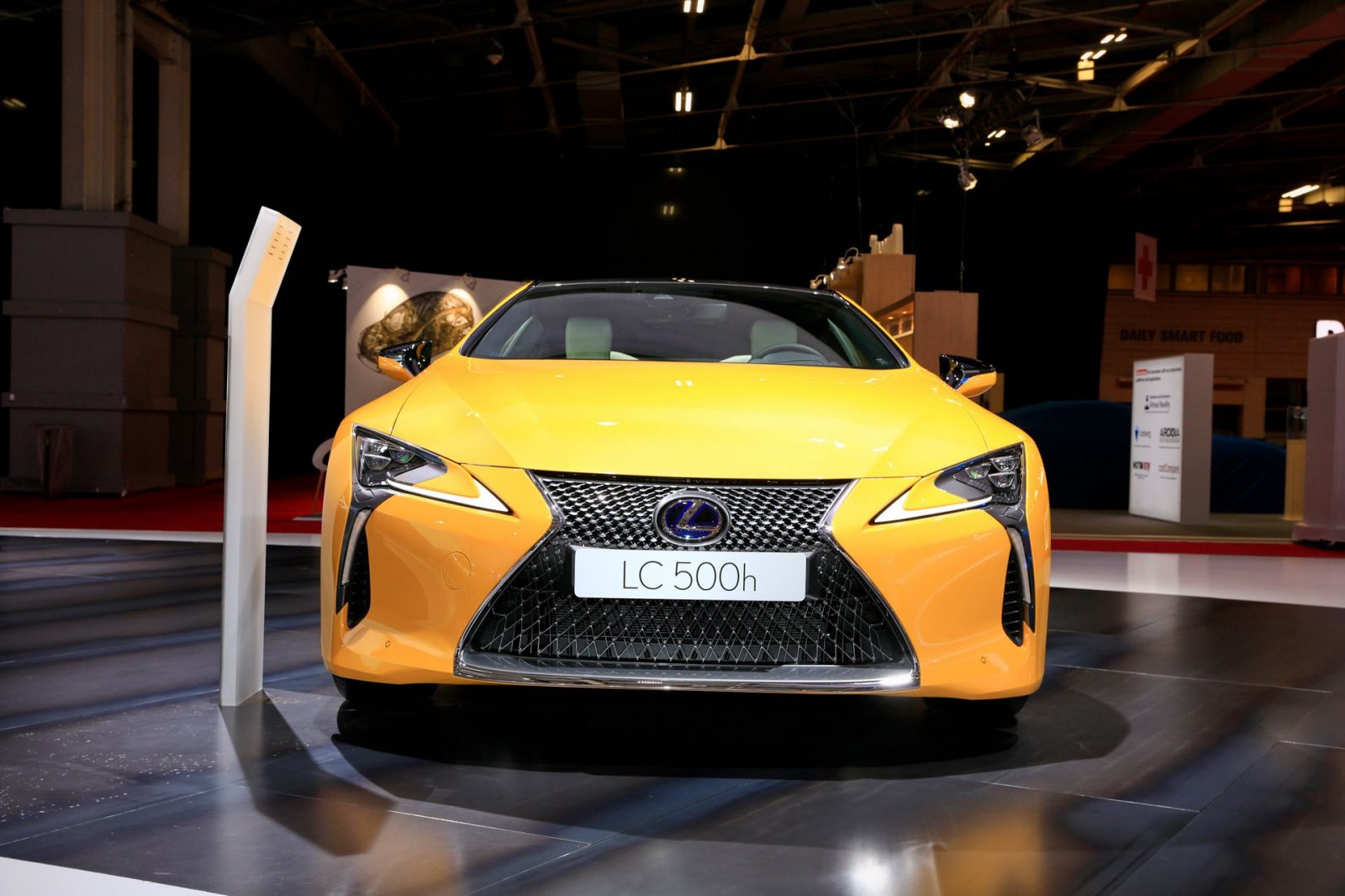 Thiết kế đầu xe Lexus LC 500h