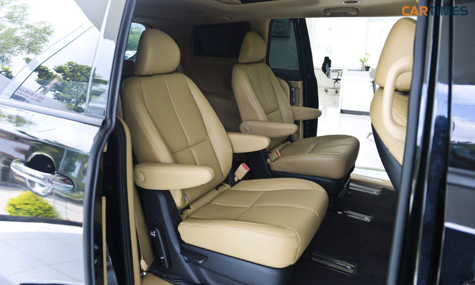 Hàng ghế thứ 2 xe Kia Sedona 2019