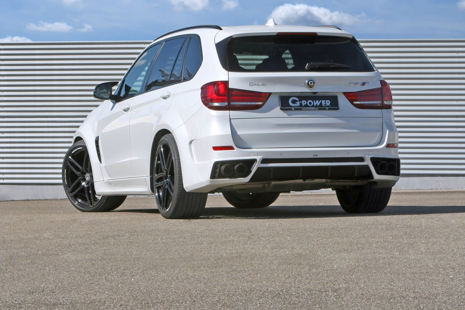 Thiết kế bên đuôi xe BMW X5 Typhoon