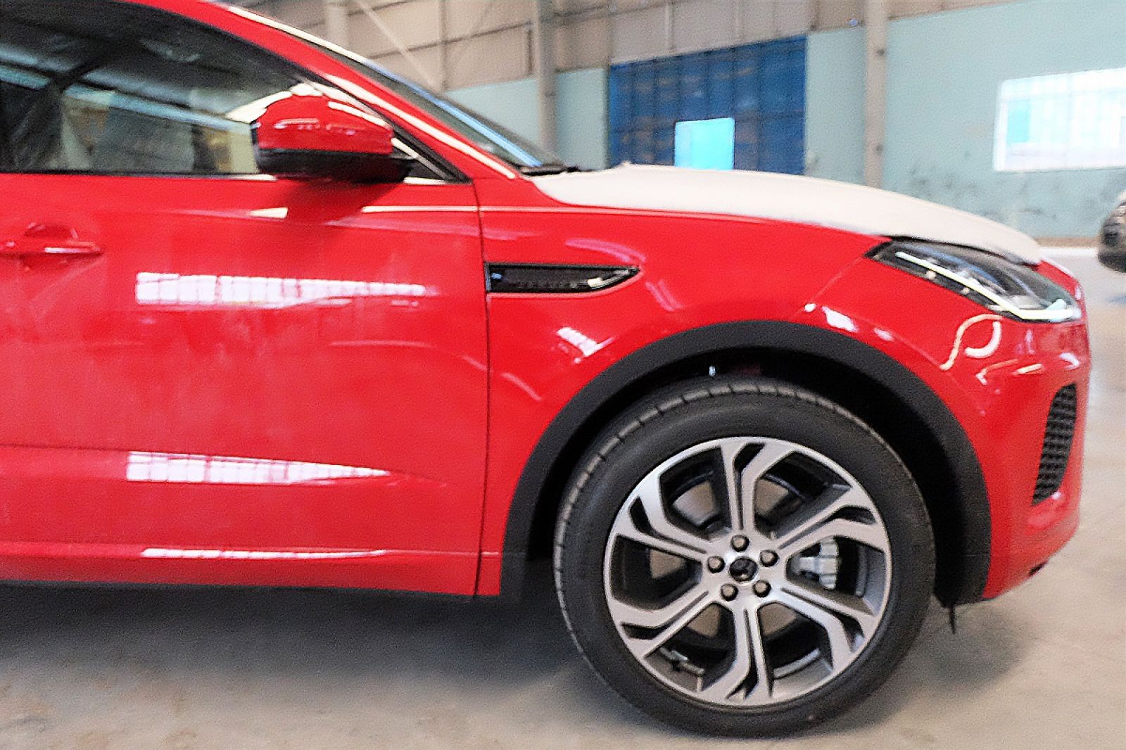Giá bán xe Jaguar E-Pace được công bố trong buổi ra mắt vào ngày 24/10 tới tại Triển lãm Ô tô Việt Nam 2018