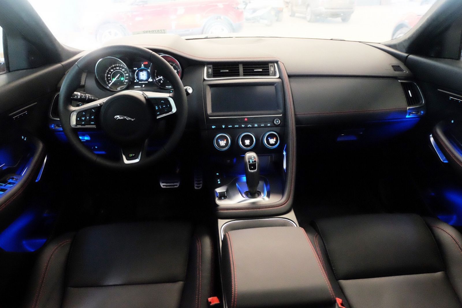 Thiết kế đầu xe của Jaguar E-Pace