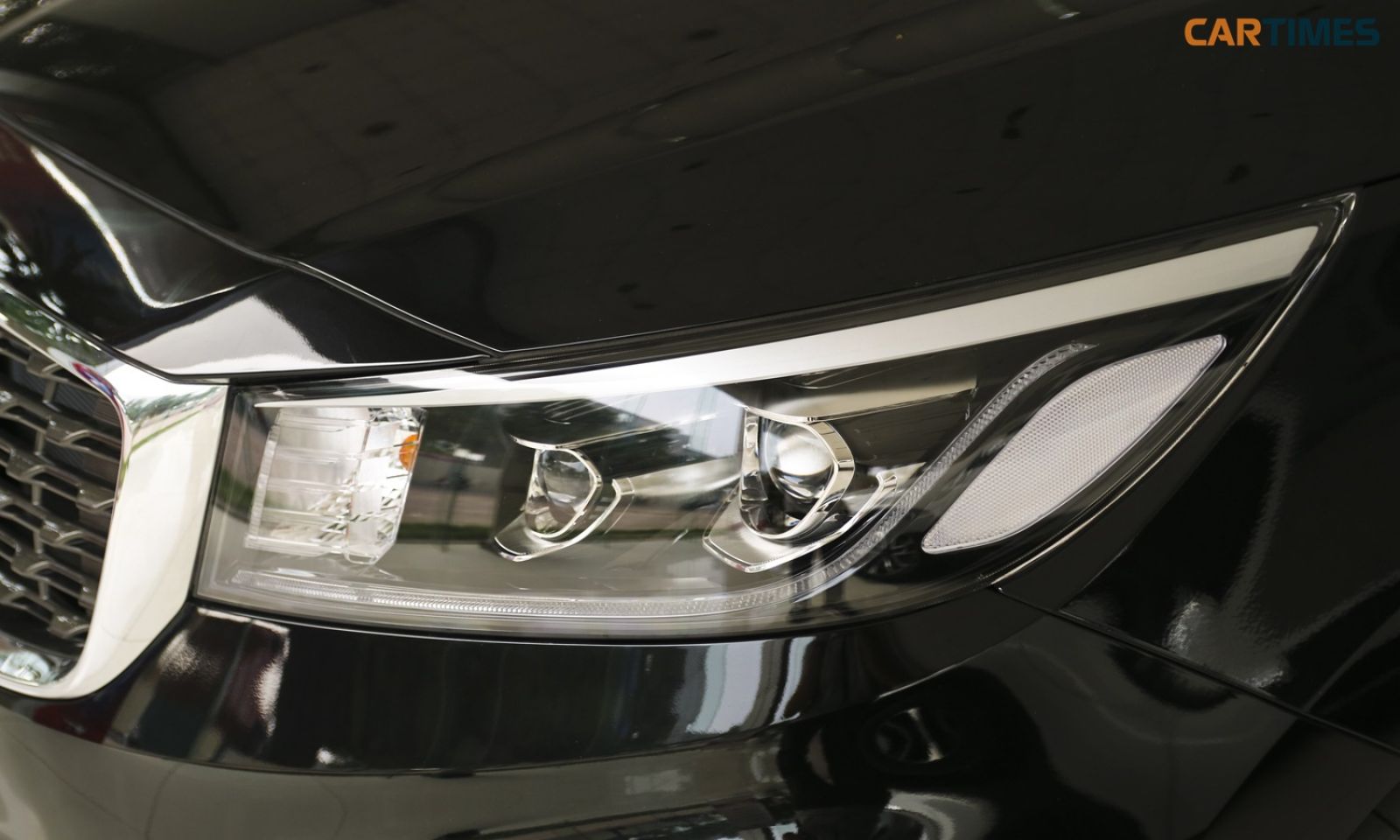 Thiết kế đèn pha Kia Sedona 2019 với 2 Bi Projector dạng LED