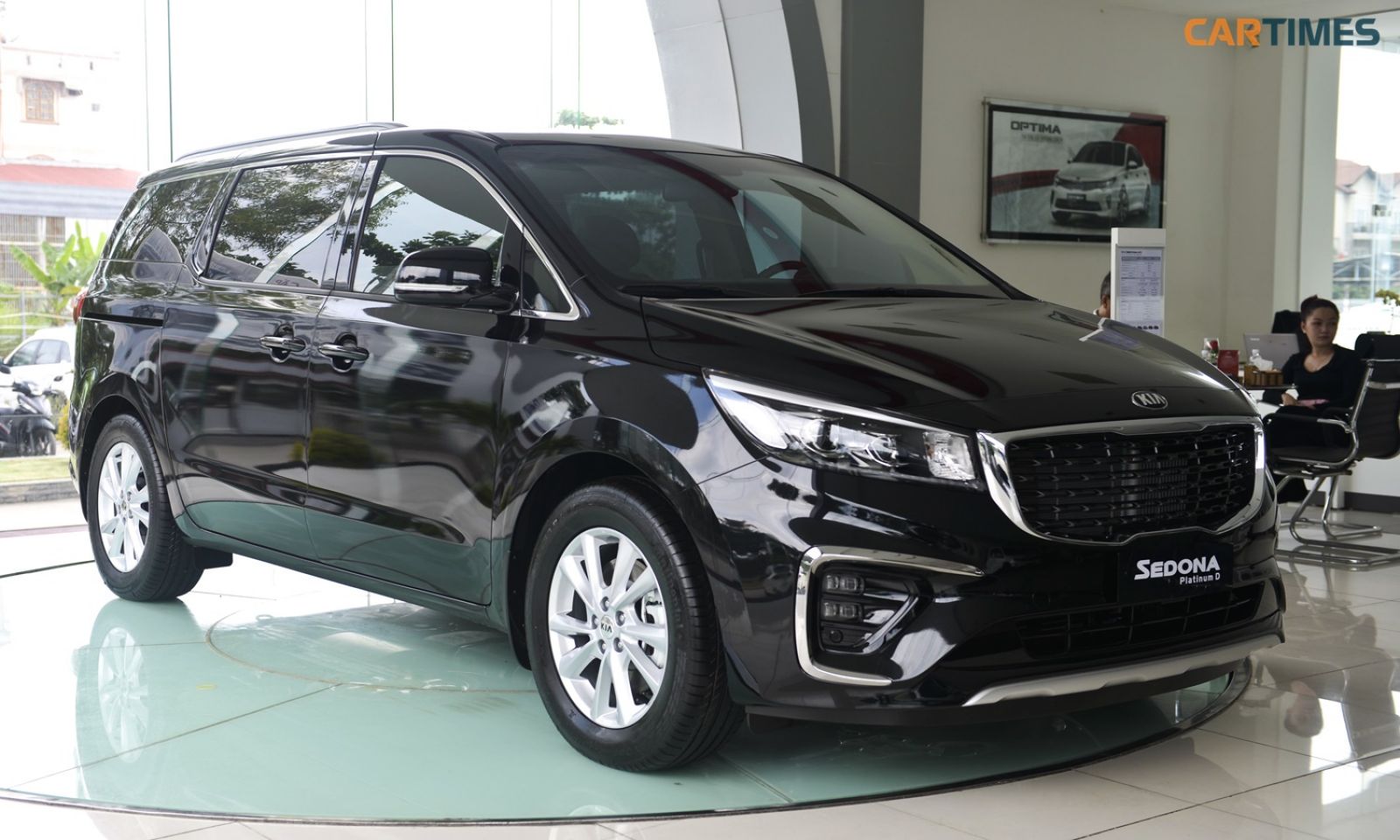 Kia Sedona 2019 có một số thay đổi ở ngoại thất trang bị và giá bán