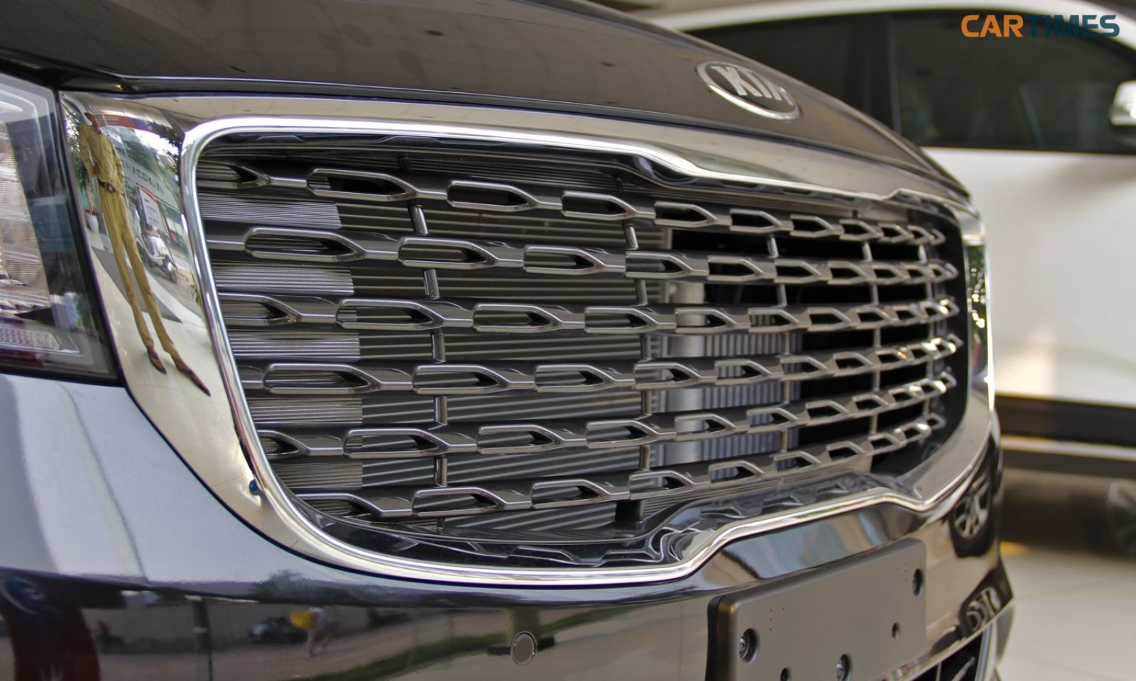 Thiết kế lưới tản nhiệt mới của xe Kia Sedona 2019