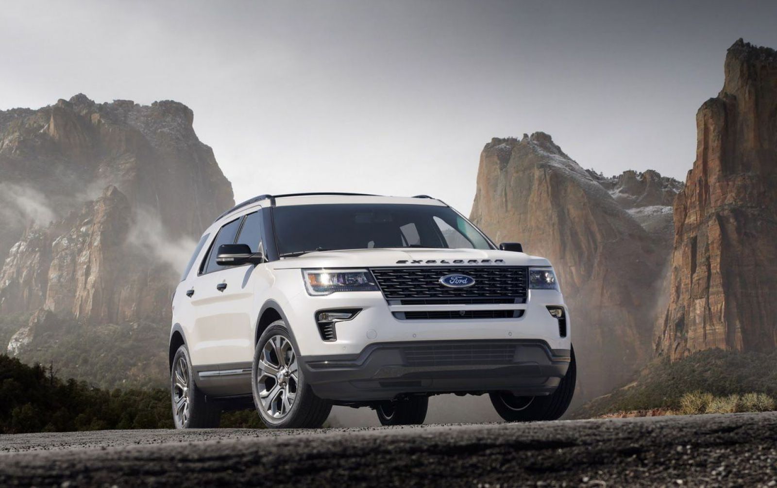Dòng SUV cao cấp Explorer nhập khẩu từ Mỹ 