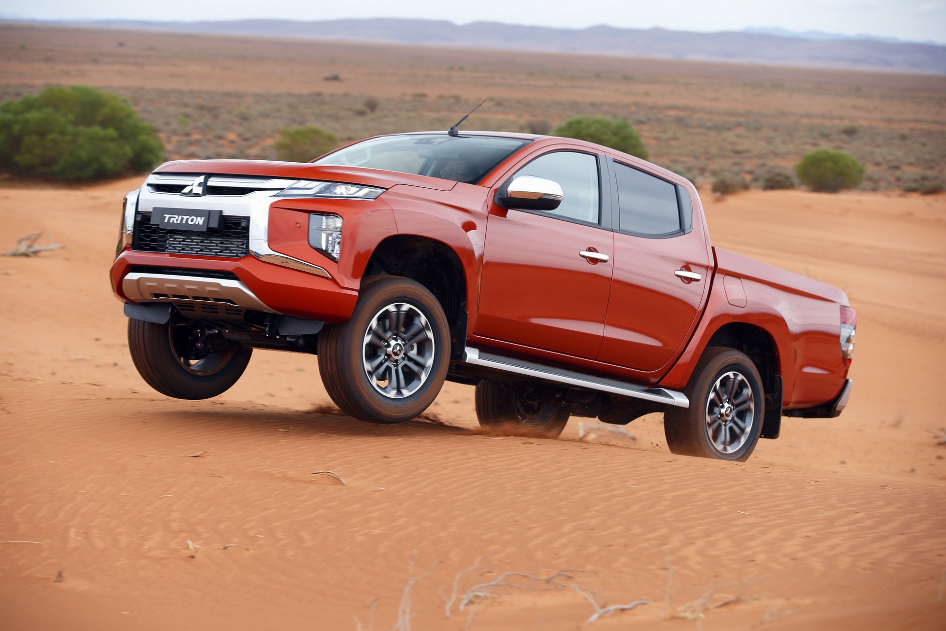 Xe được trang bị chế độ offroad Super-Select trên phiên bản cao cấp nhất