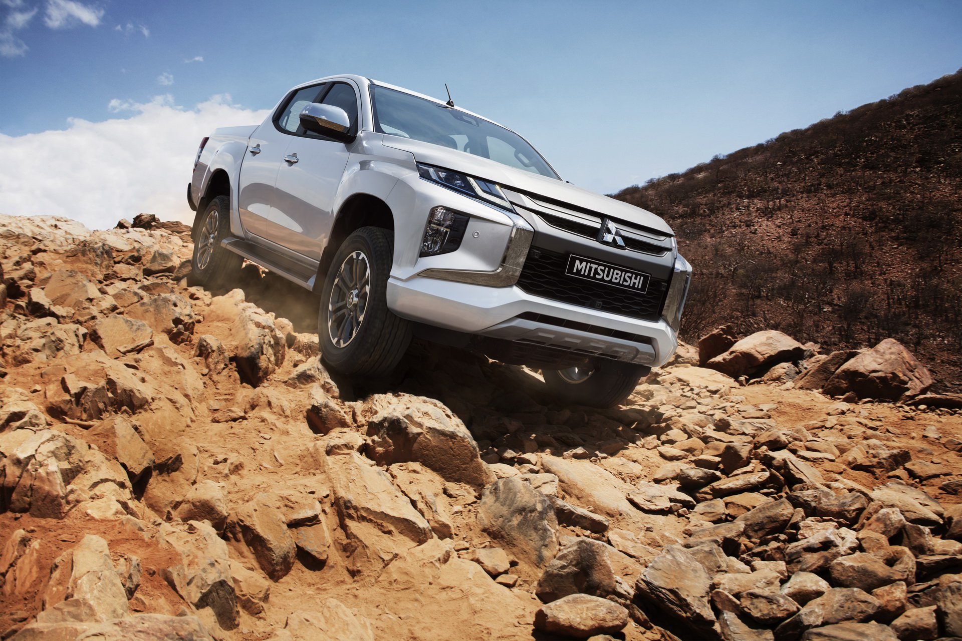 Mitsubishi Triton 2019 sử dụng ngôn ngữ Dynamic Shield mới nhất