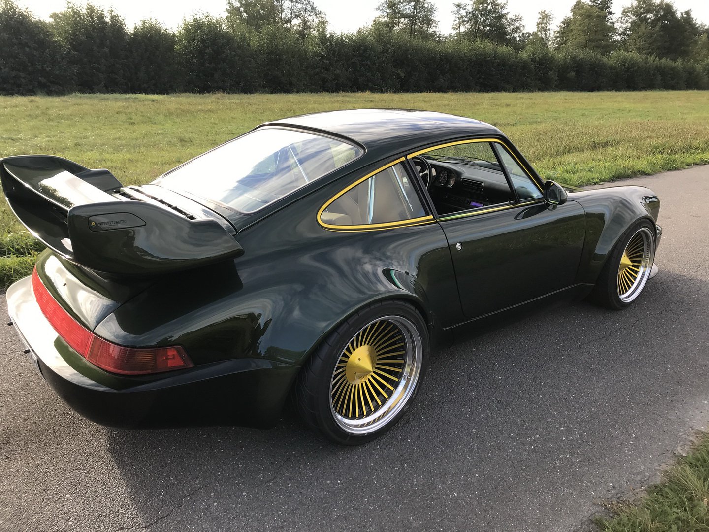 Thiết kế bên hông xe Porsche 911 Turbo Wagenbauanstalt