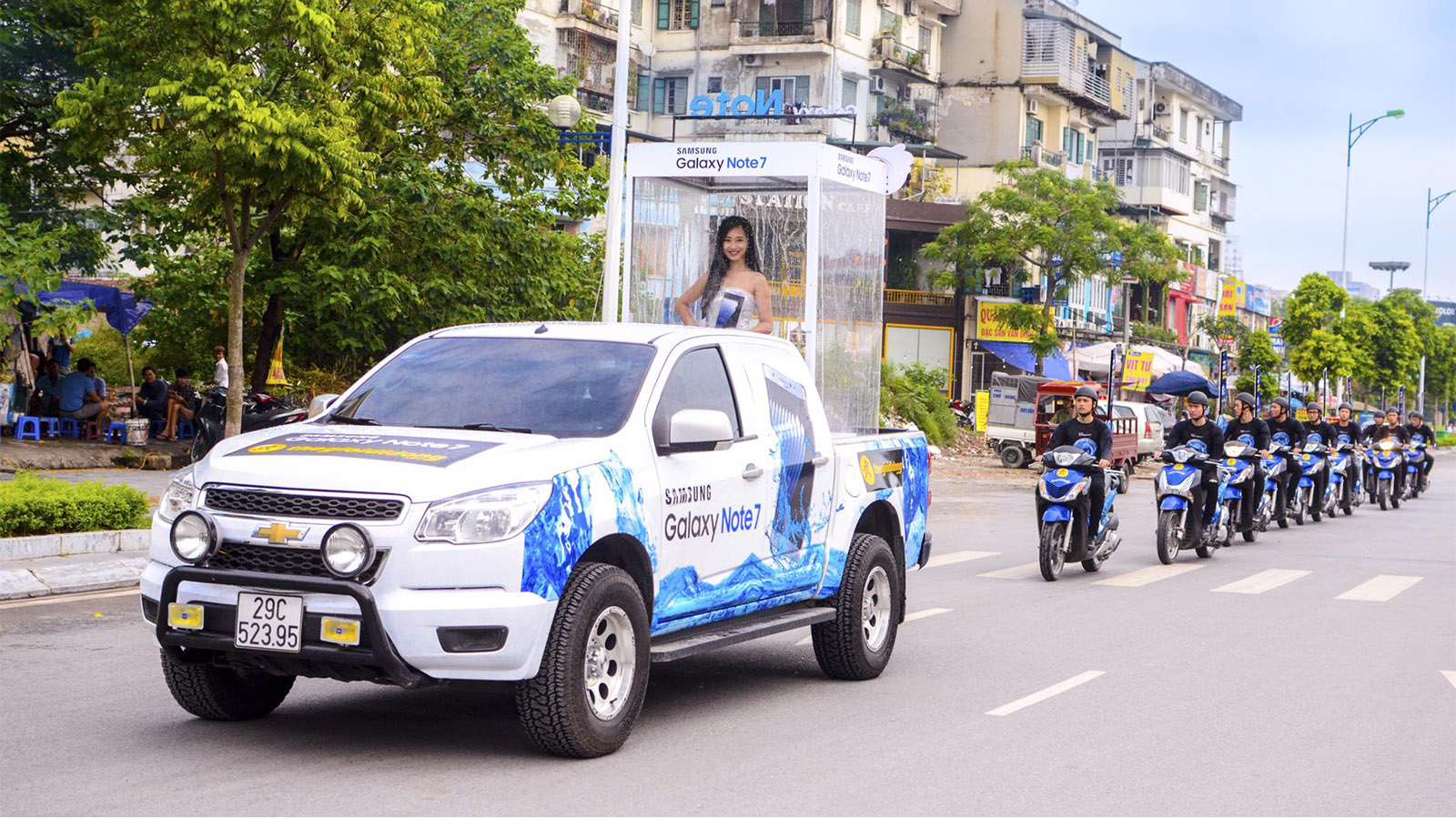 Quảng cáo trên ô tô cá nhân