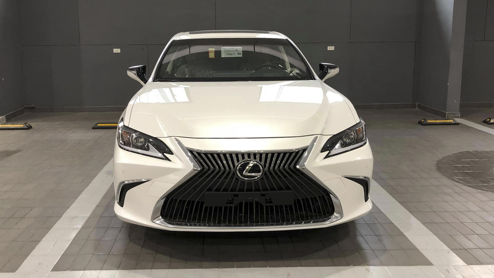 Thiết kế đầu xe Lexus ES 250 2019