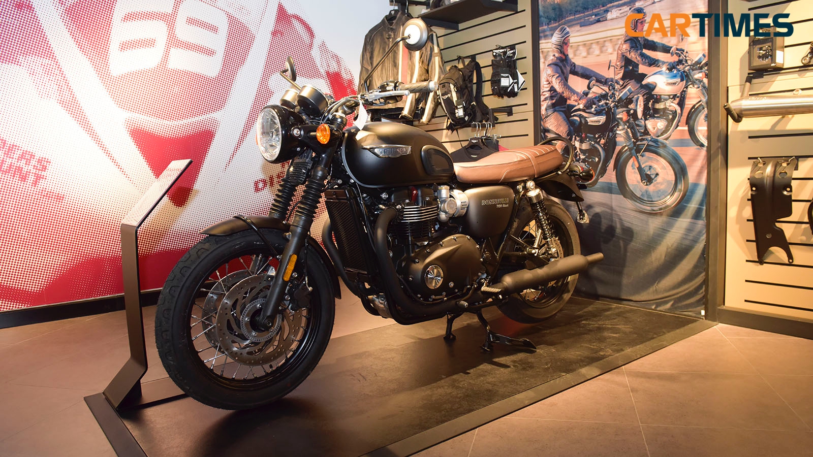 Mẫu xe Triumph Bonneville T120 Black