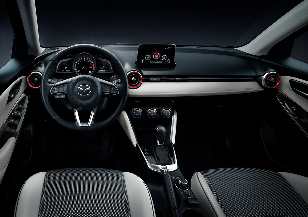 Trang bị hàng ghế trước trên xe Mazda2