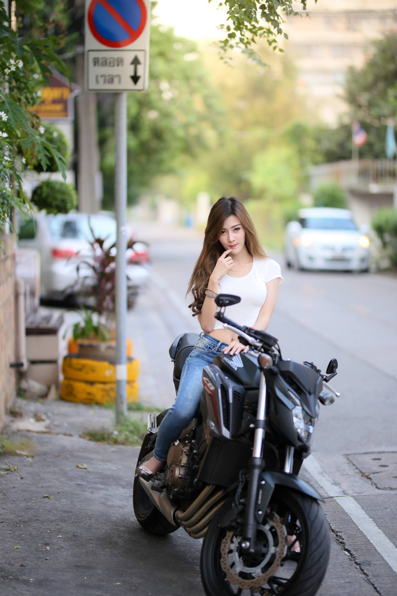 Người đẹp bên mô tô Honda CB650F