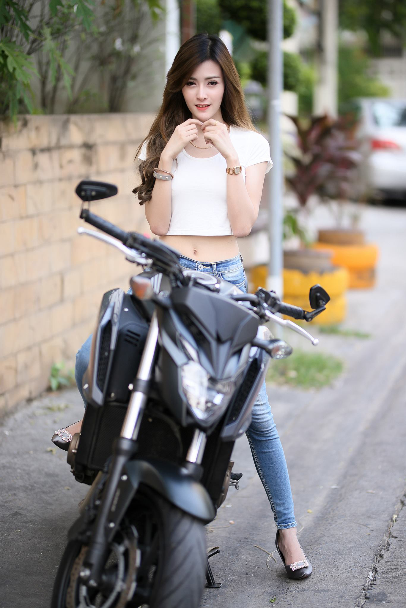 Người đẹp bên xe Honda CB650F