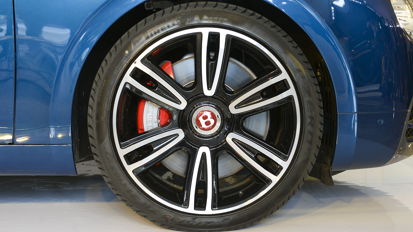 La zăng xe Bentley Flying Spur V8 S