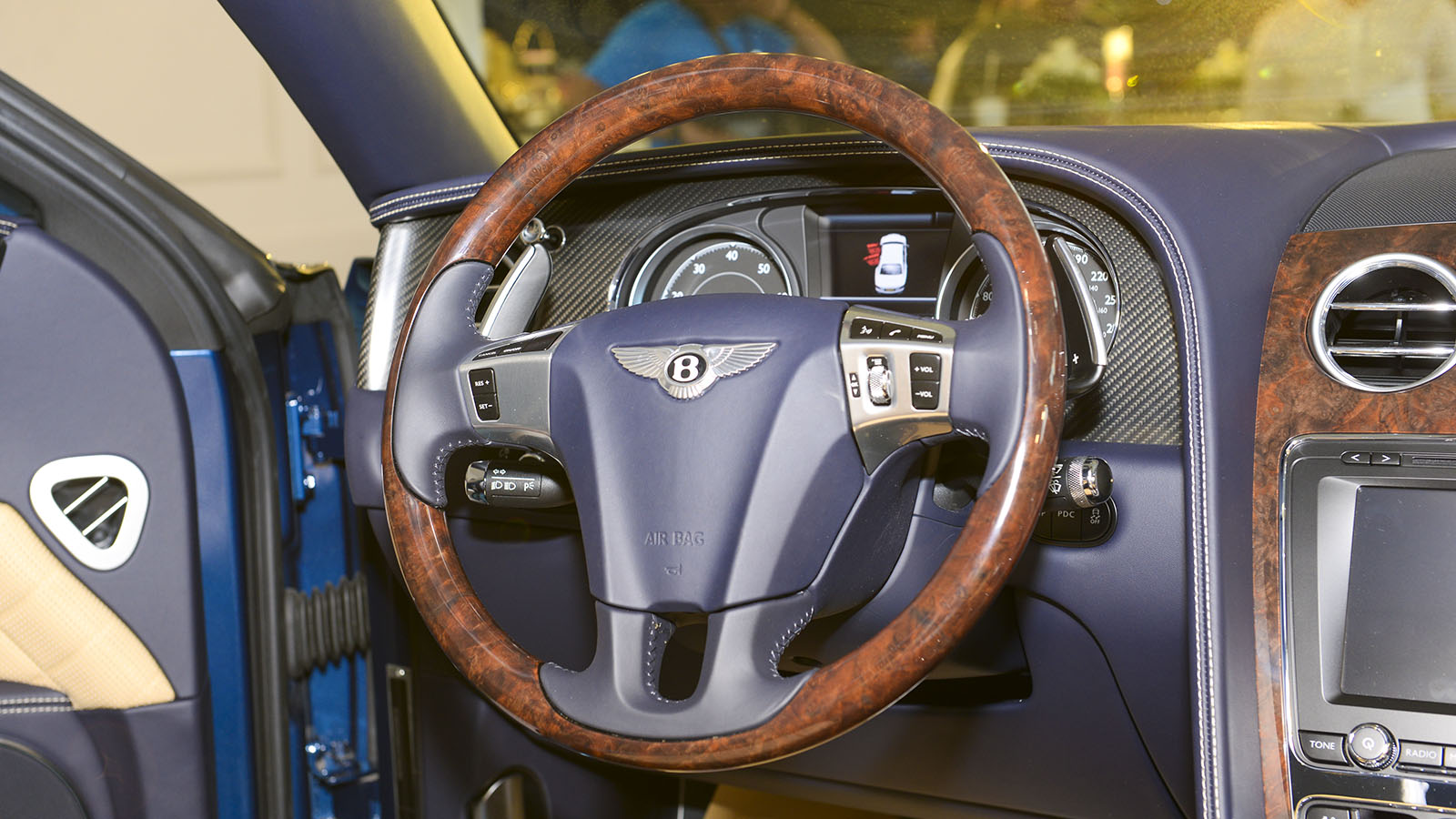 Vô lăng xe Bentley Flying Spur V8 S