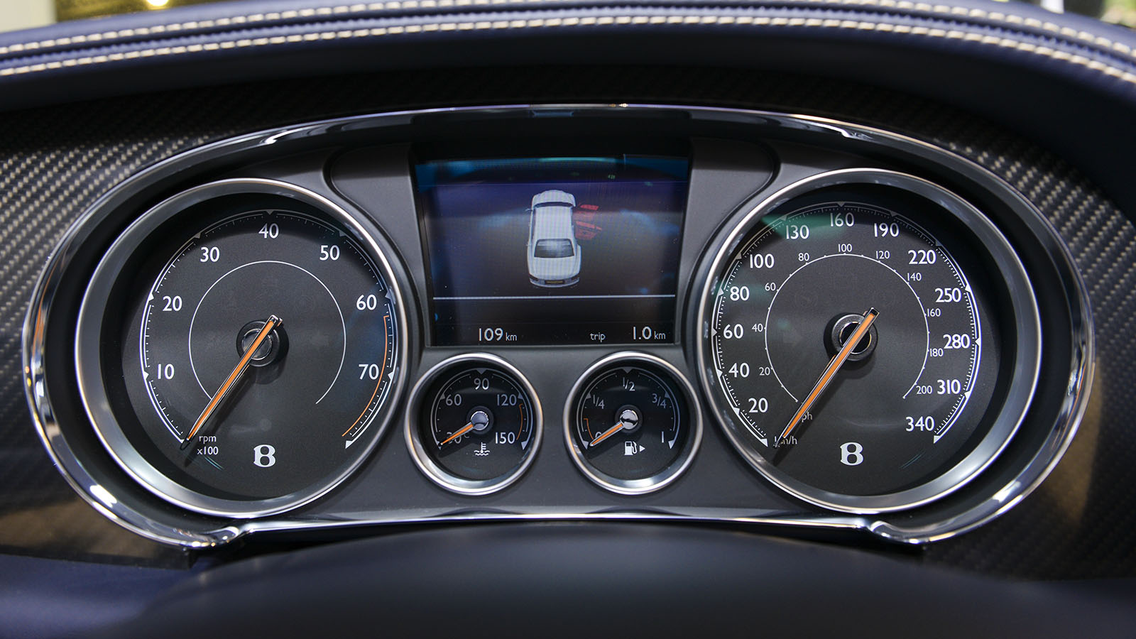 Đồng hồ hiển thị trên xe Bentley Flying Spur V8 S