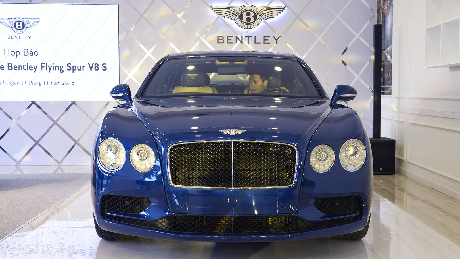 Thiết kế đầu xe Bentley Flying Spur V8 S