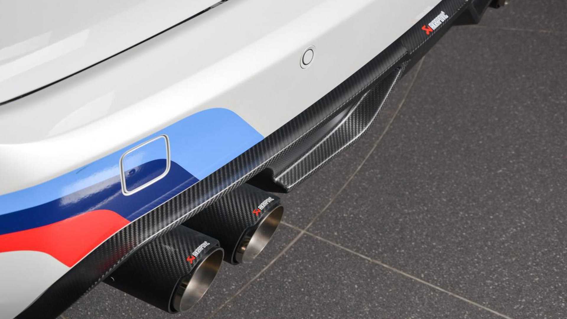Ống xả kép của BMW X5 M độ