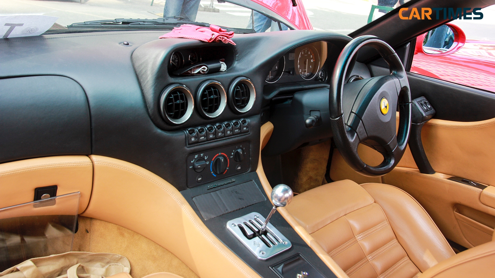 Nội thất cabin xe Ferrari 550 Maranello