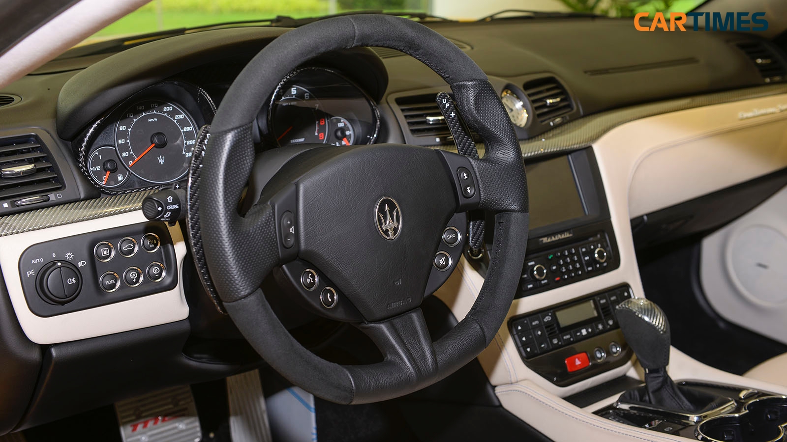 Cận cảnh hàng ghế trước xe Maserati GranTurismo Sport