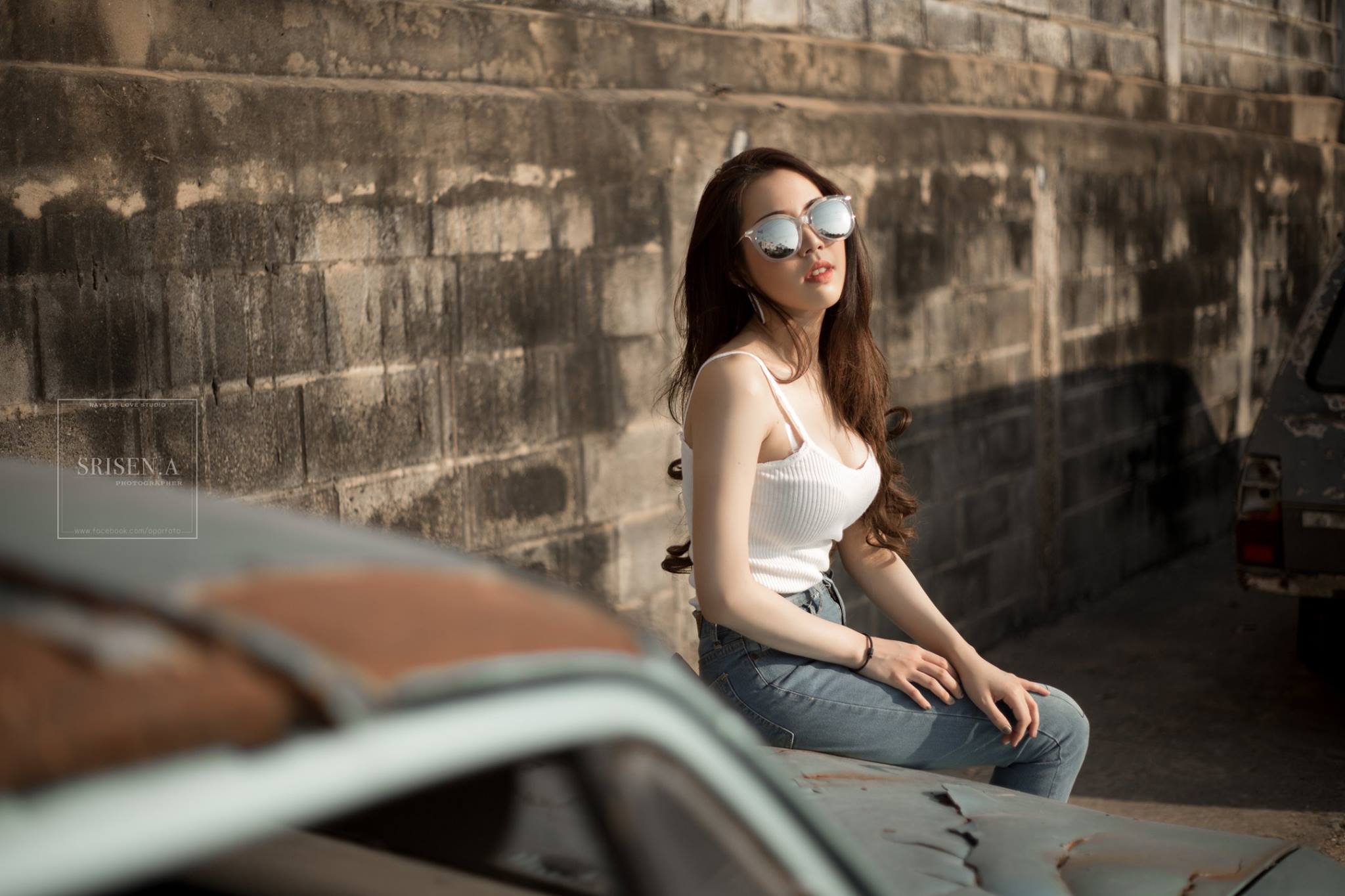 Người mẫu và xe cổ