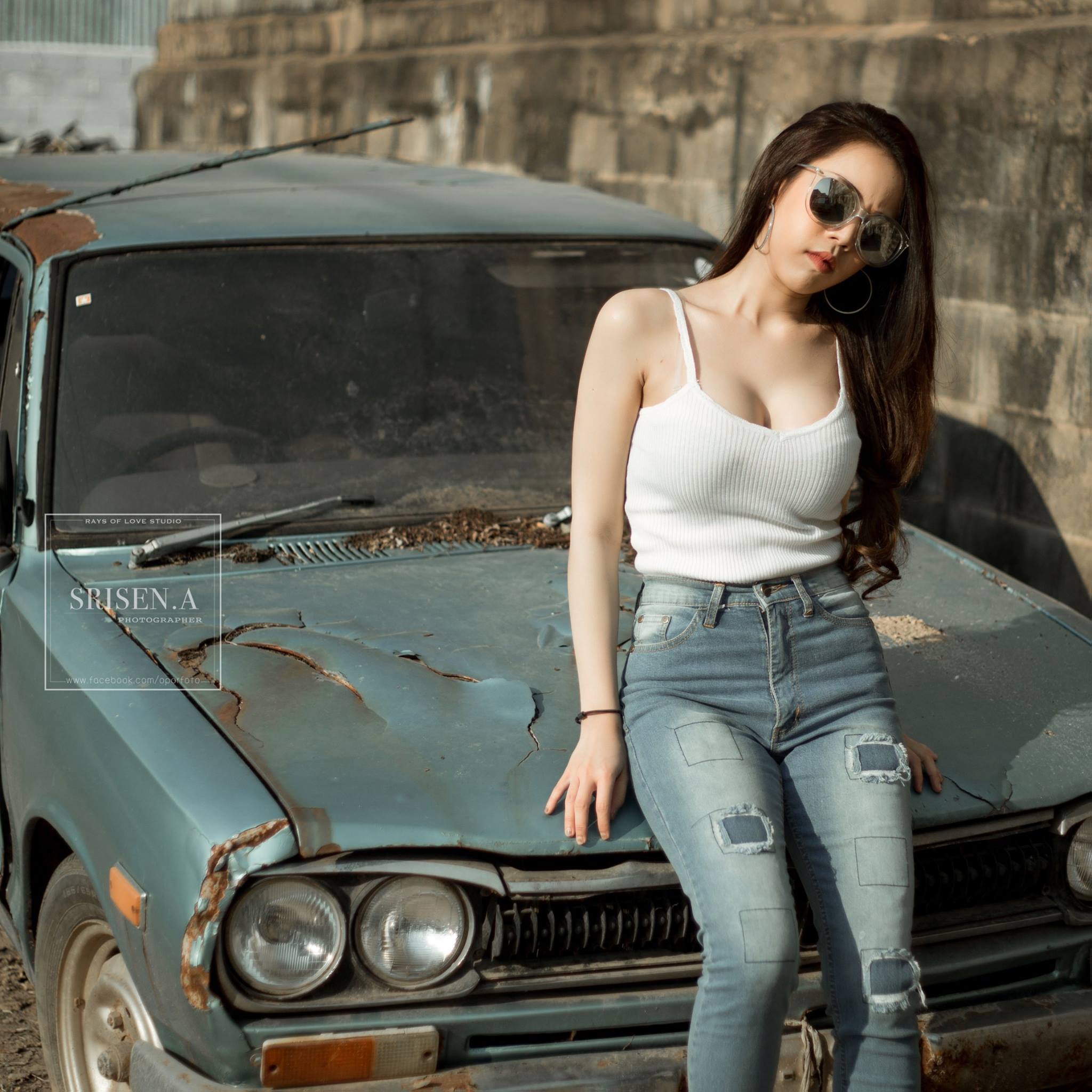 Xe cổ và người mẫu