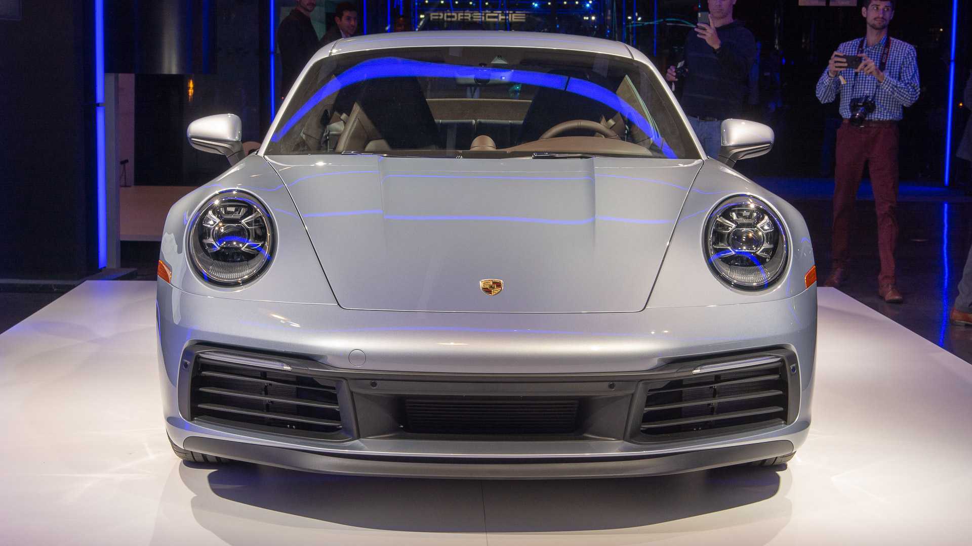 Xe Porsche 911 Carrera 992