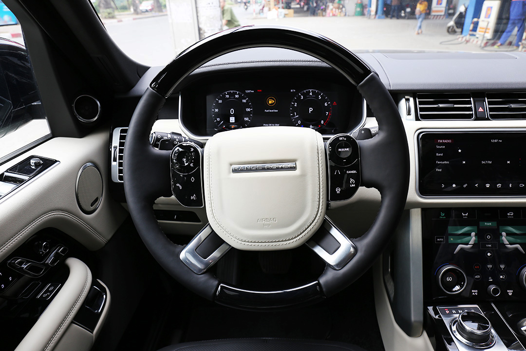 Thiết kế vô lăng xe Range Rover HSE 2019