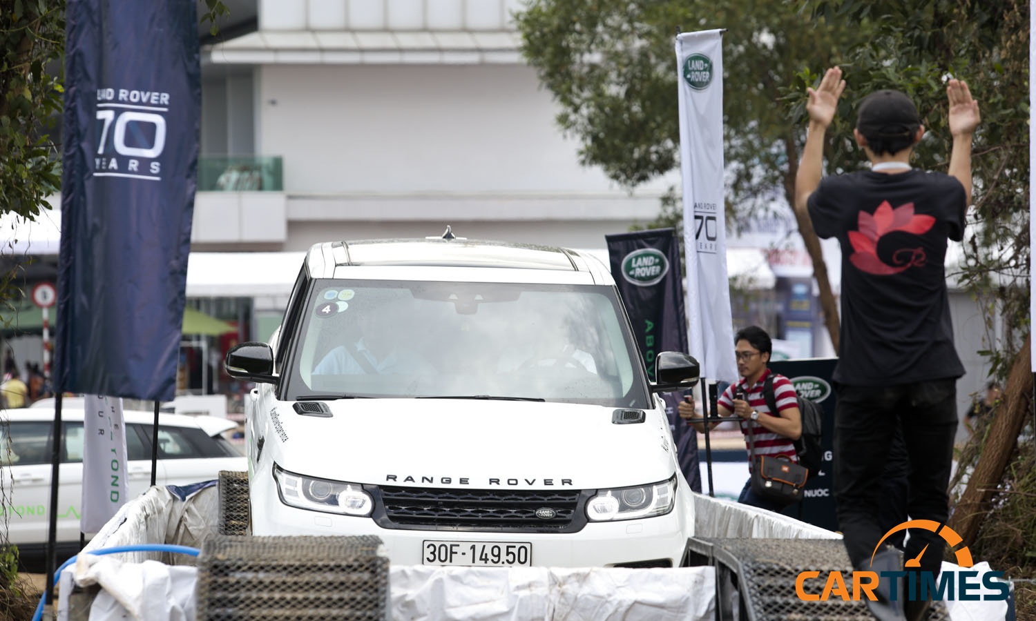 Lái thử xe Land Rover