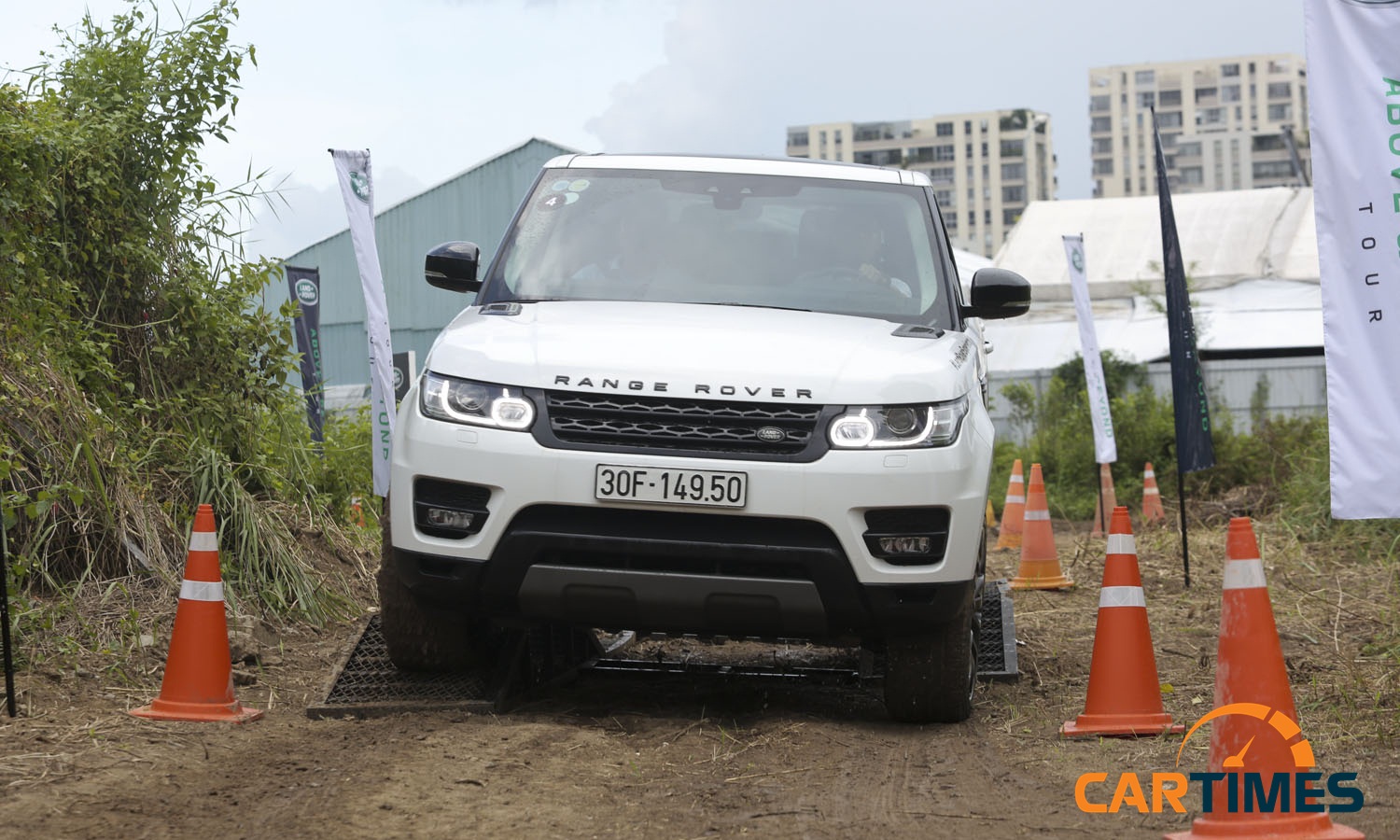 Lái thử xe Land Rover tại Đà Nẵng