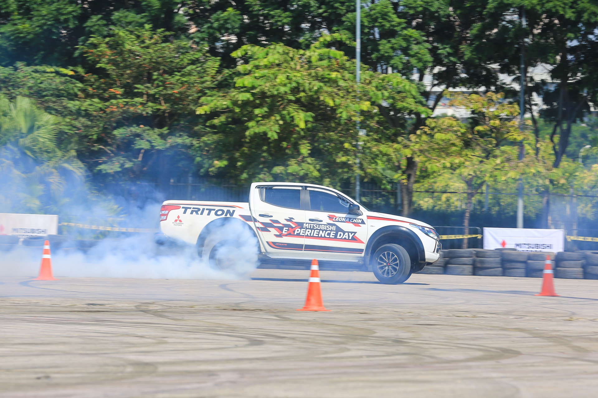 Màn đốp lốp cùng Mitsubishi Triton của Leona Chin tại sự kiện “eXperienxe day”