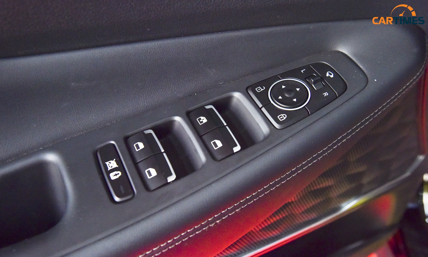 Nút chỉnh gương trên xe Hyundai Santa Fe 2019