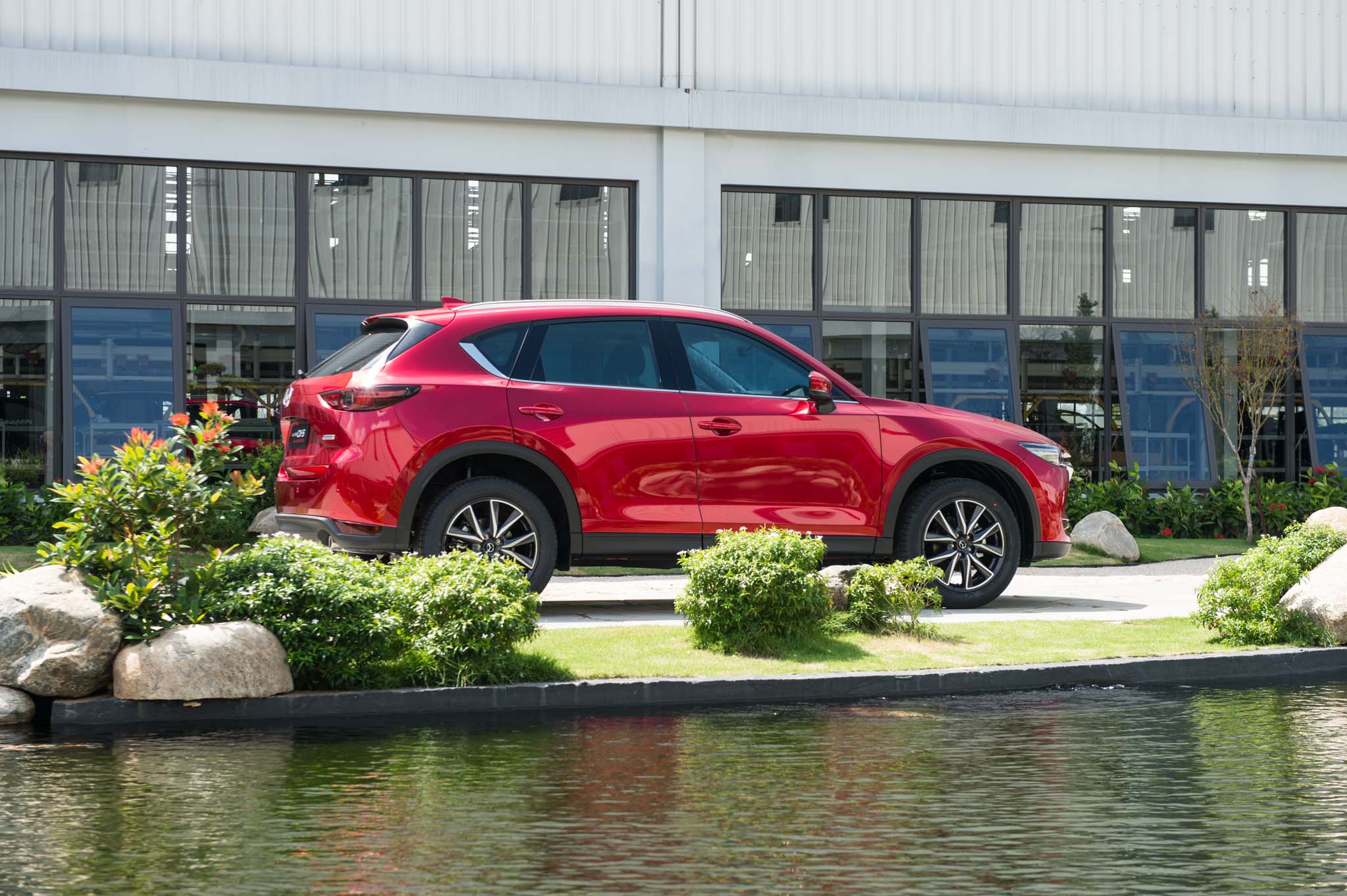 Cùng với màu mới, Thaco vẫn áp dụng khuyến mãi cho các mẫu xe Mazda