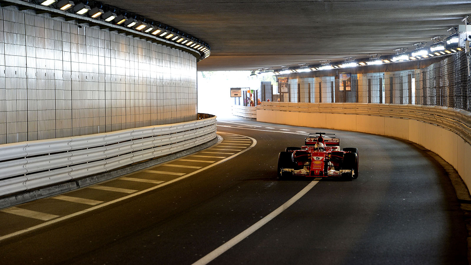 Đường hầm tại đường đua F1 Monaco, nơi hay xảy ra tai nạn nhất