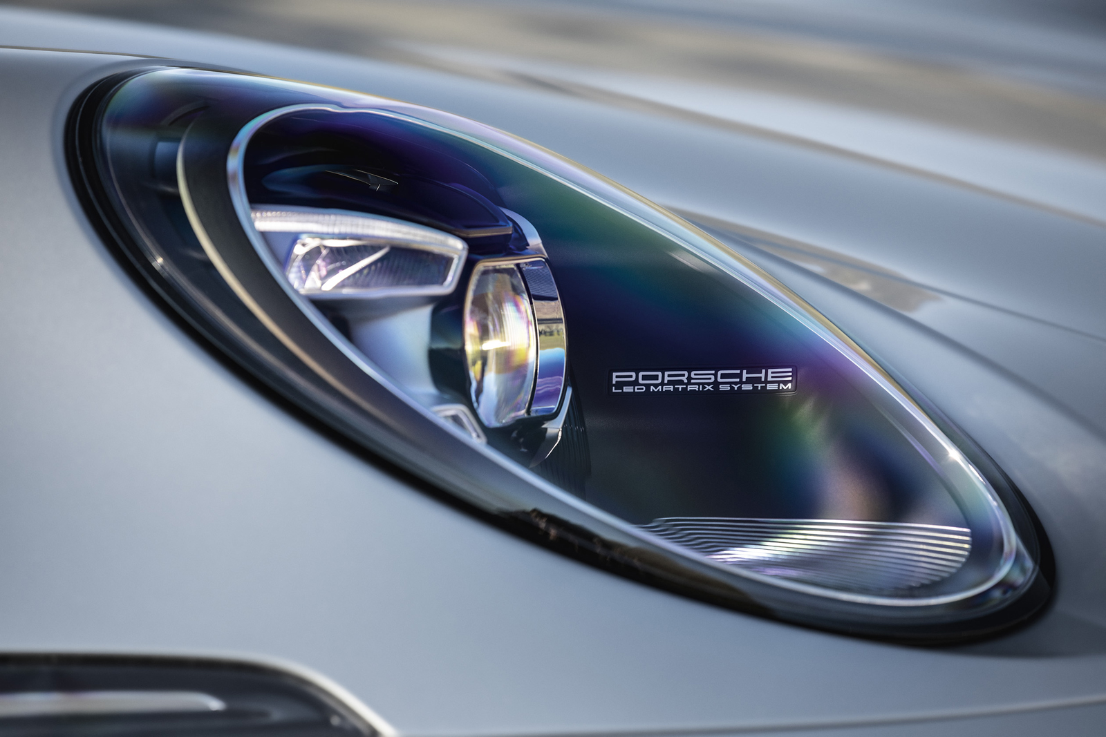 Cụm đèn pha LED phong cách Porsche