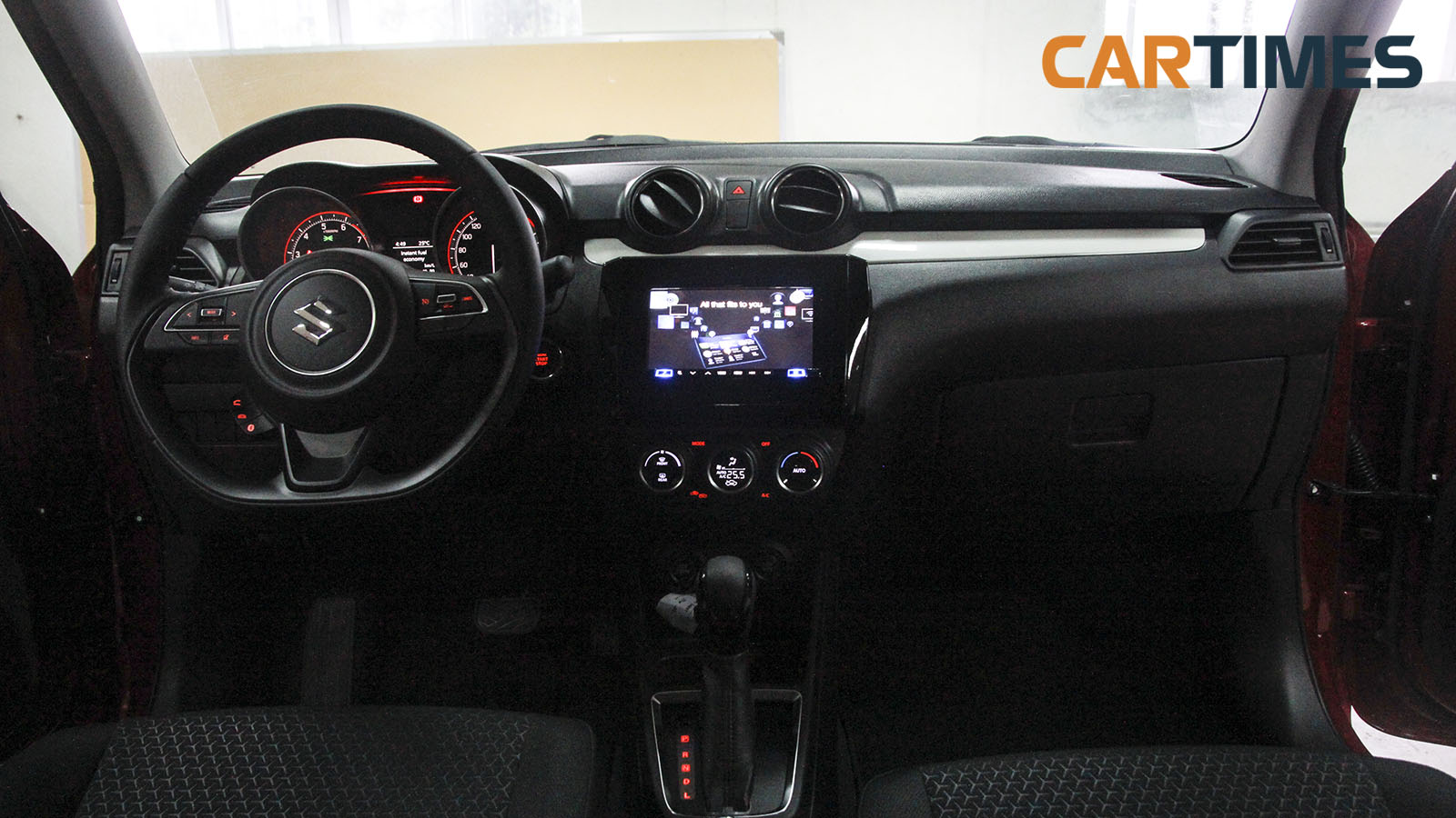 Nội thất hàng ghế trước của xe Suzuki Swift 2018