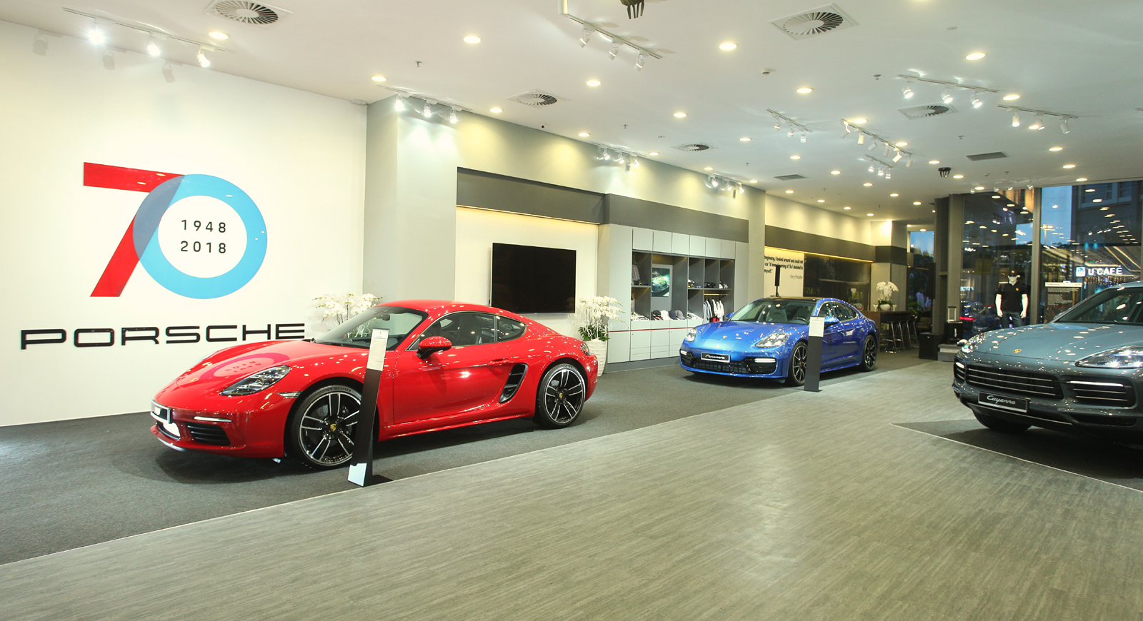 Các mẫu xe Porsche mới được trưng bày tại Sài Gòn