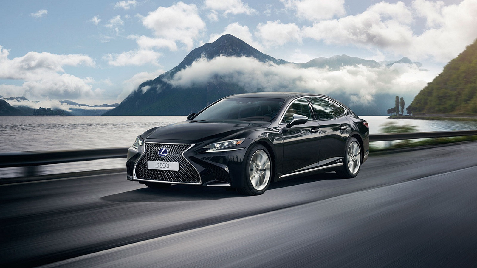 xe LS – Luxury Sedan