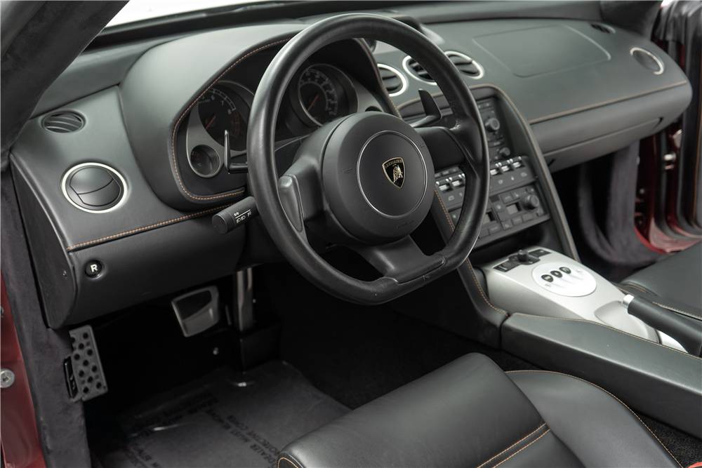 Thiết kế khoang nội thất kết hợp từ 2 mẫu xe Ford và Lamborghini 