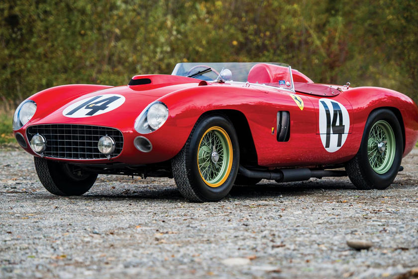 Chiếc xe Ferrari 290 MM 1956 được rất nhiều tay đua huyền thoại cầm lái