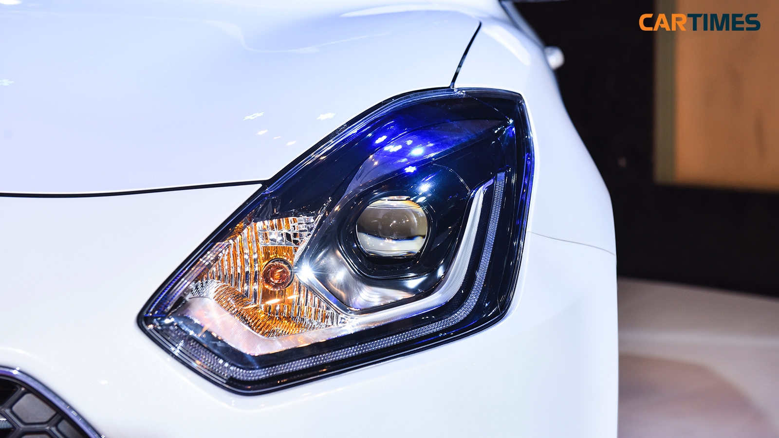 Đèn pha xe Suzuki Swift 2018