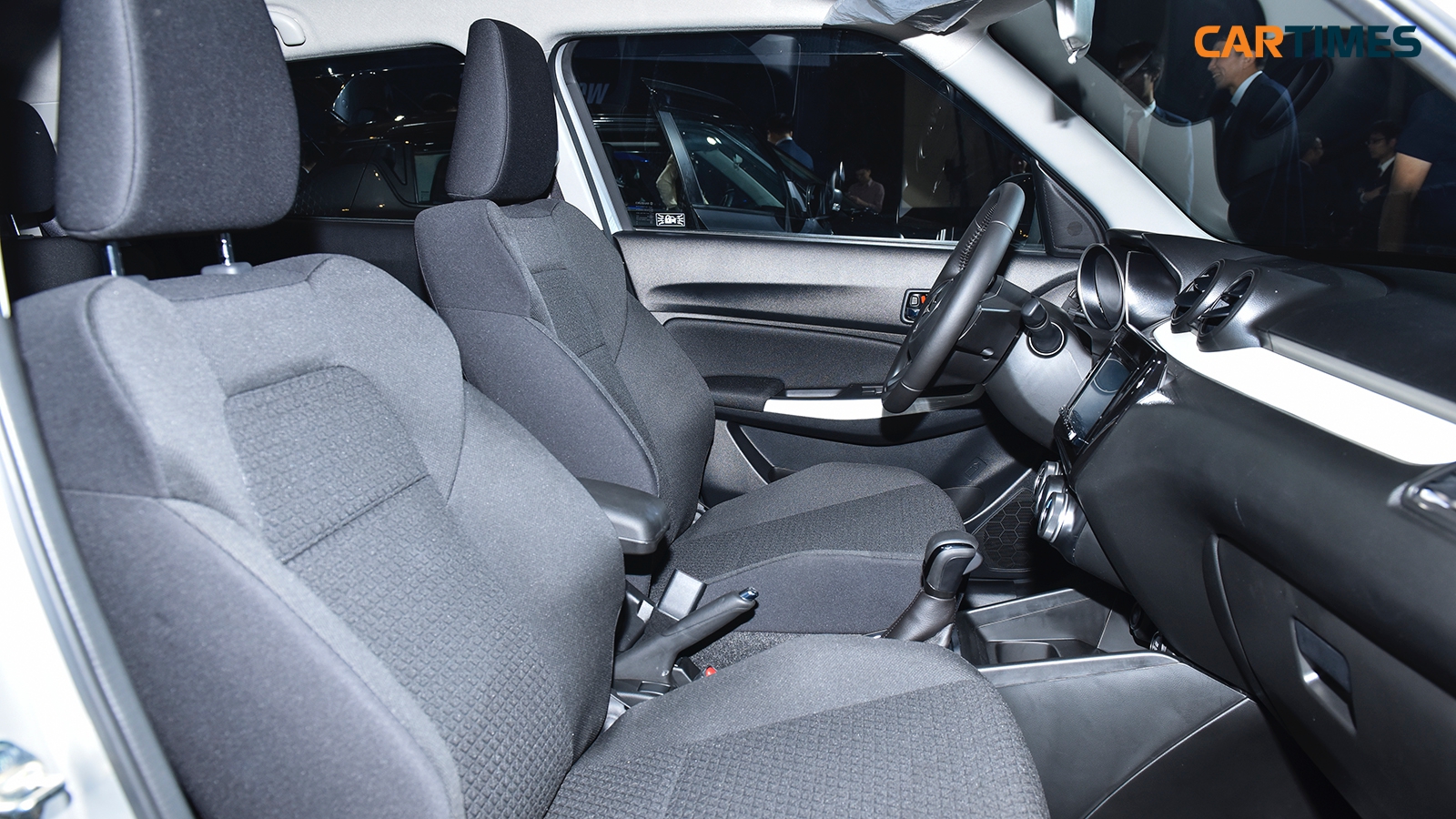 Hàng ghế trước xe Suzuki Swift 2018